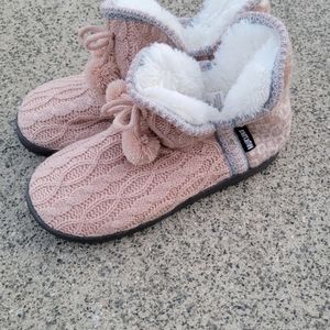 Ladies Pink & Gray Muk Luks - L 9-10